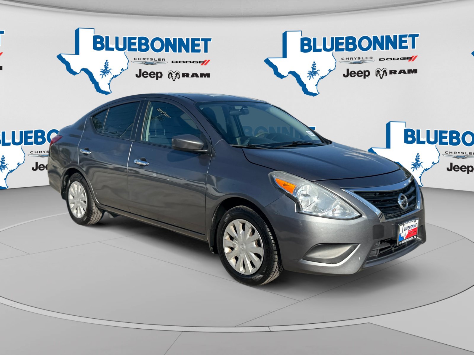 Used 2016 Nissan Versa SV FWD image 3