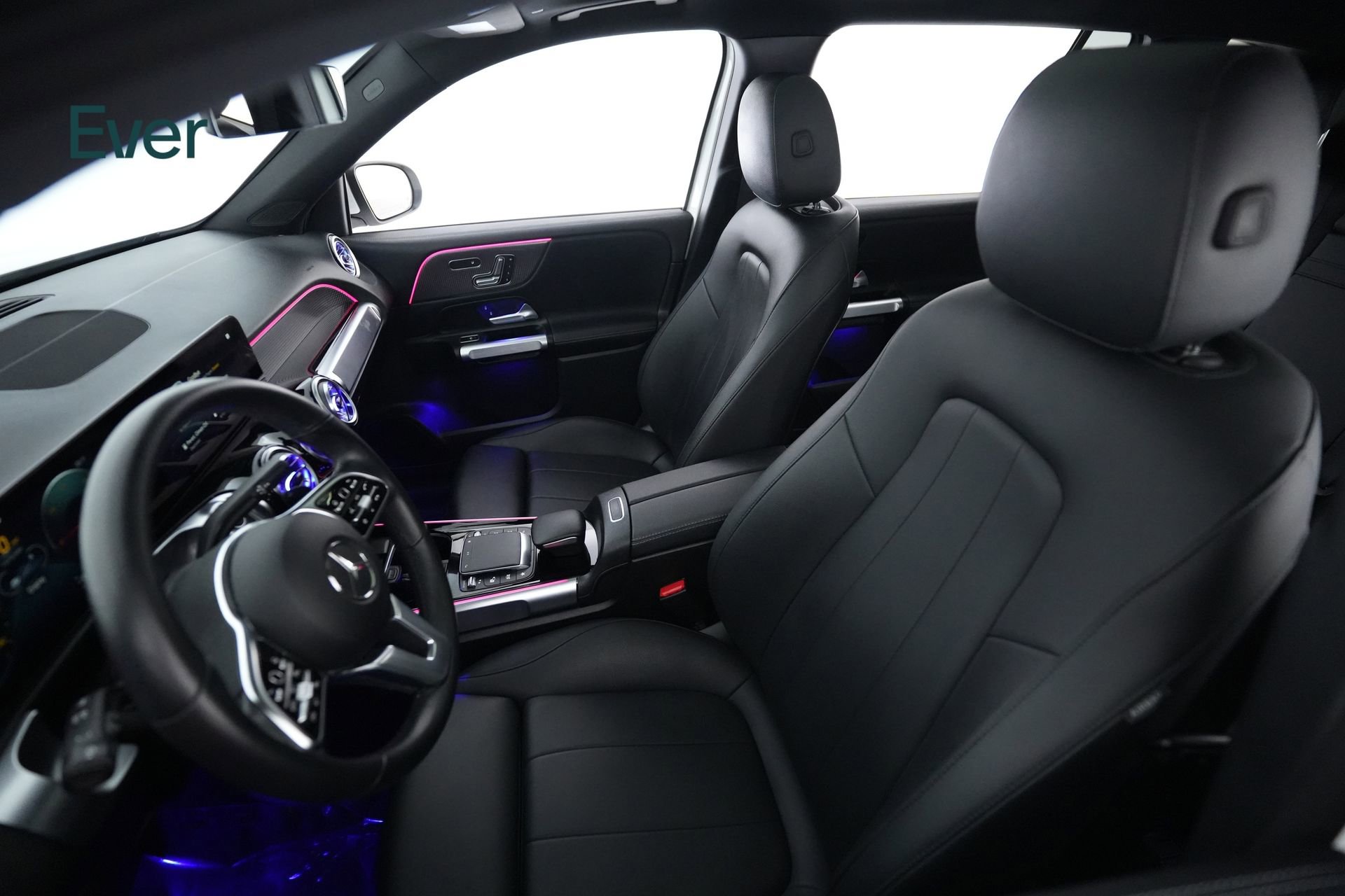 Used 2023 Mercedes-Benz EQB 350 4MATIC SUV image 4