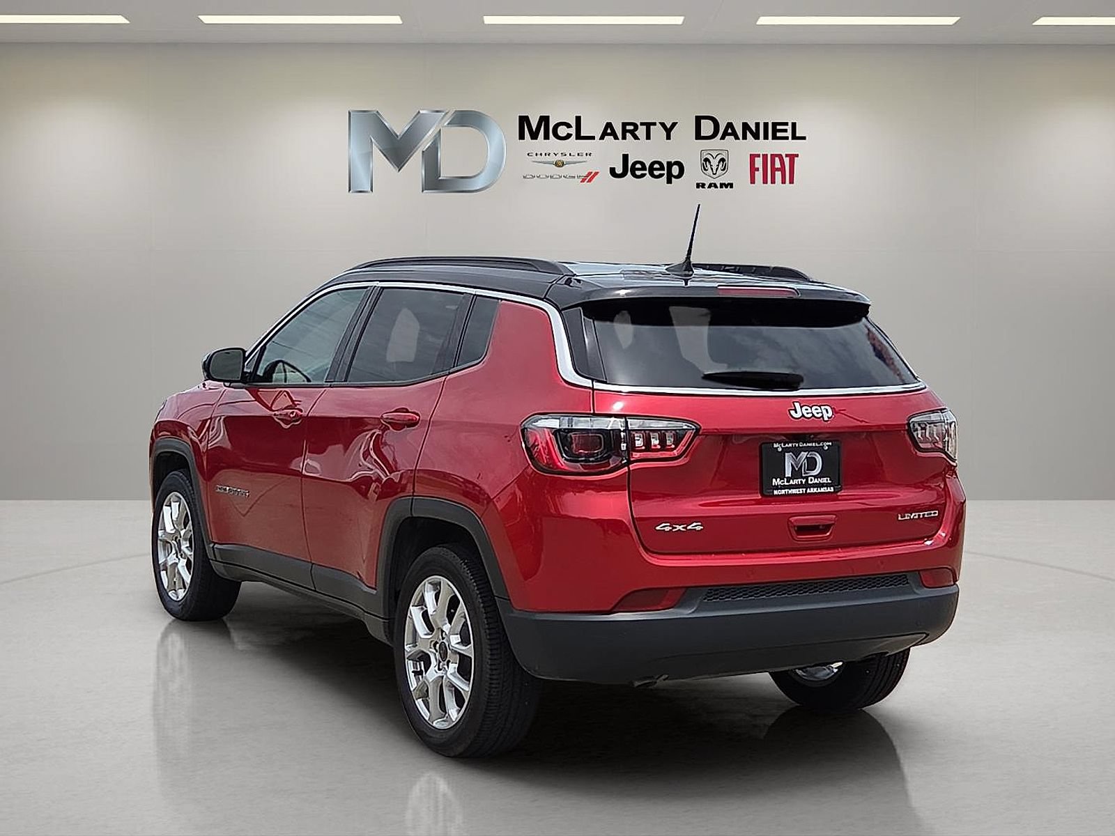 Used 2025 Jeep Compass Limited AWD/4WD image 4