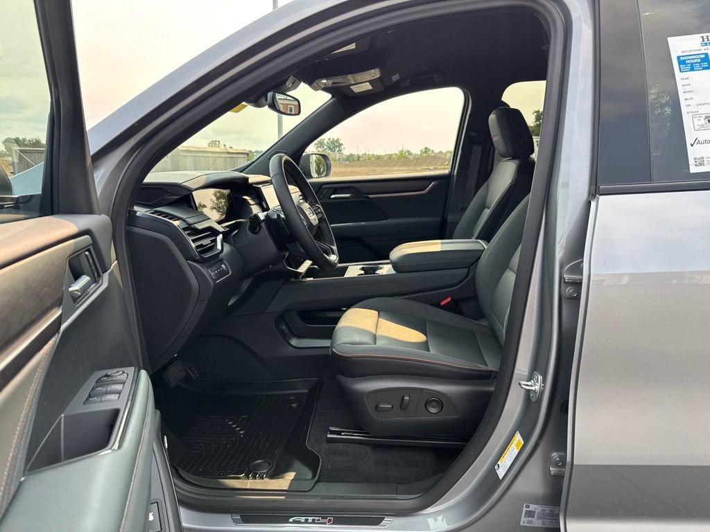 Used 2025 GMC Acadia AT4 AWD/4WD image 32