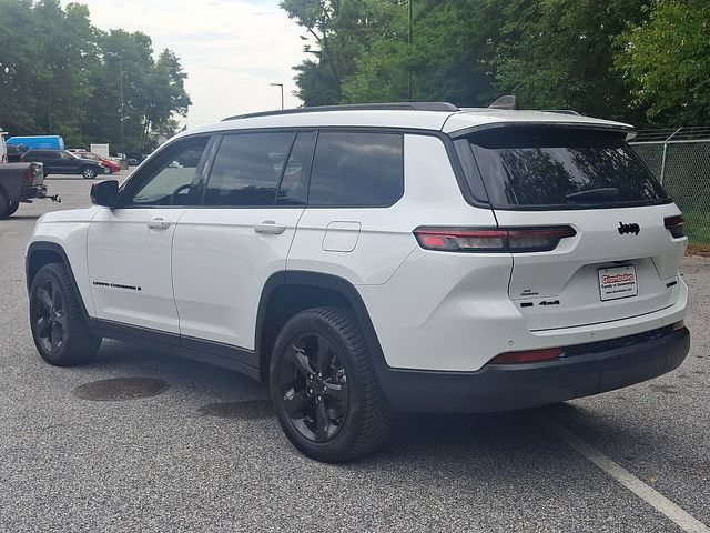 Used 2023 Jeep Grand Cherokee L Limited w/ Black Appearance Package AWD/4WD image 4