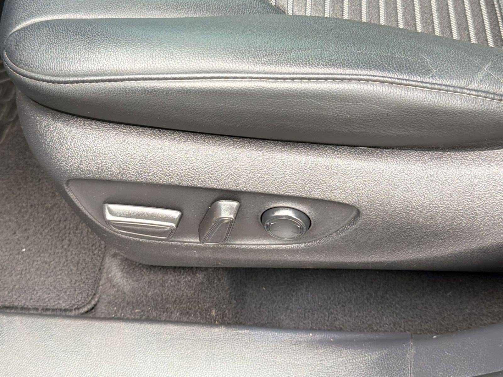 Used 2021 Toyota Highlander XSE FWD image 14