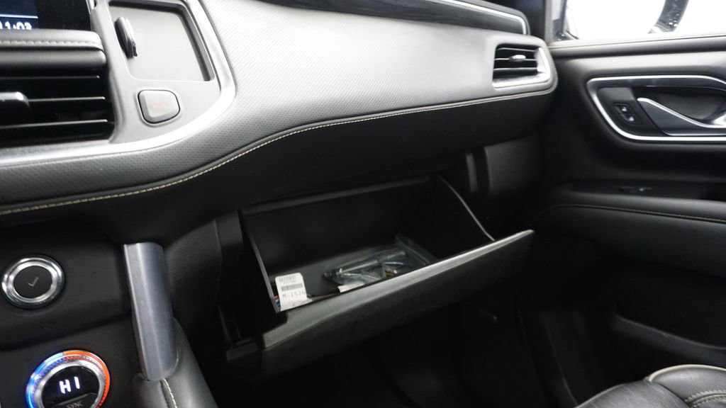 Used 2021 GMC Yukon XL SLT w/ SLT Premium Package image 41