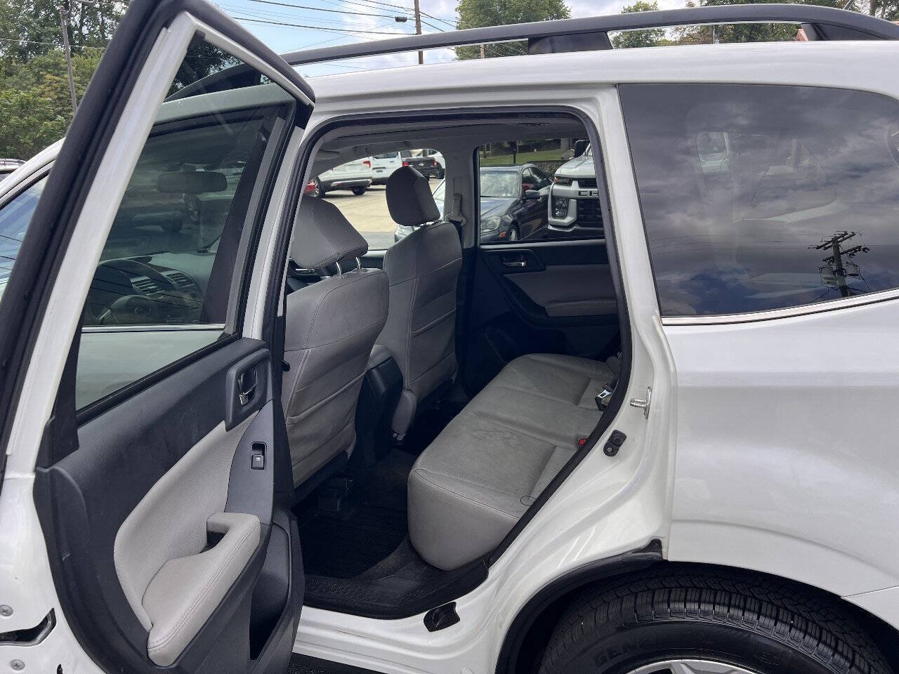 Used 2015 Subaru Forester 2.5i Limited AWD/4WD image 19