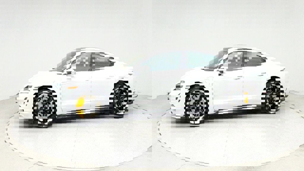 Used 2020 Porsche Taycan image 8