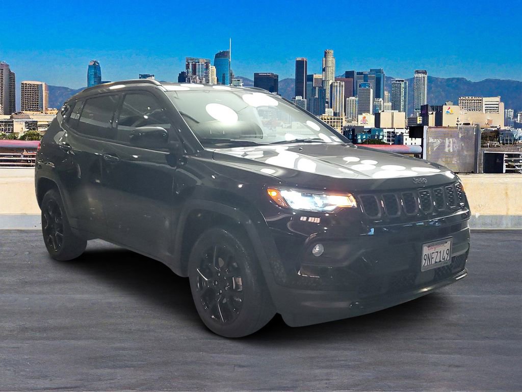 Used 2024 Jeep Compass Latitude w/ Altitude Special Edition image 3