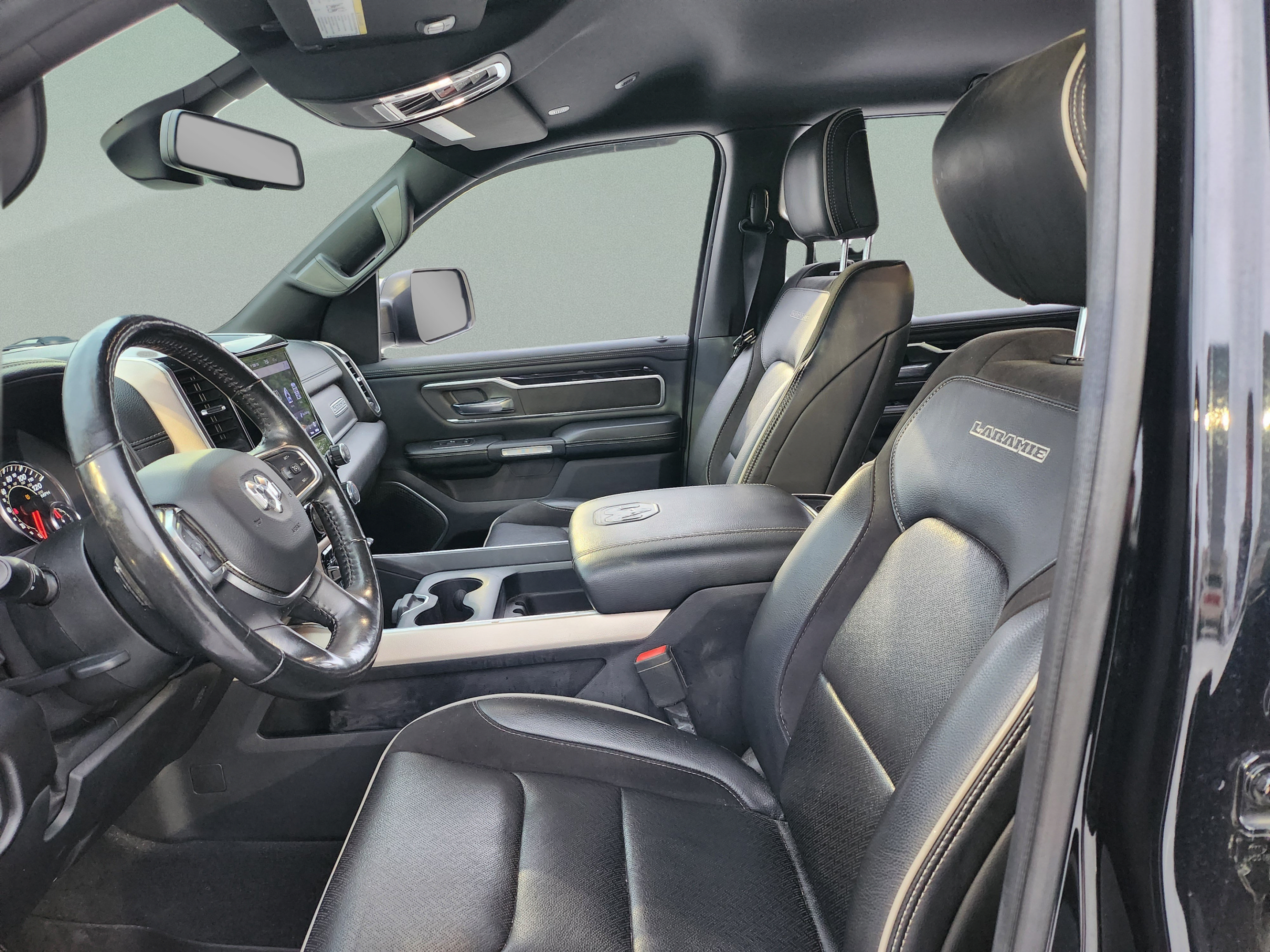 Used 2019 RAM 1500 Laramie w/ Sport Appearance Package AWD/4WD image 12