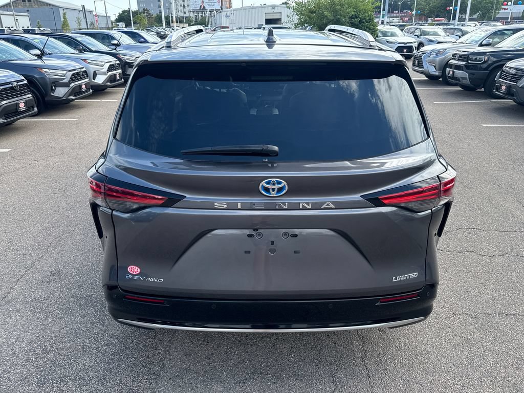 Used 2025 Toyota Sienna Limited AWD/4WD image 6