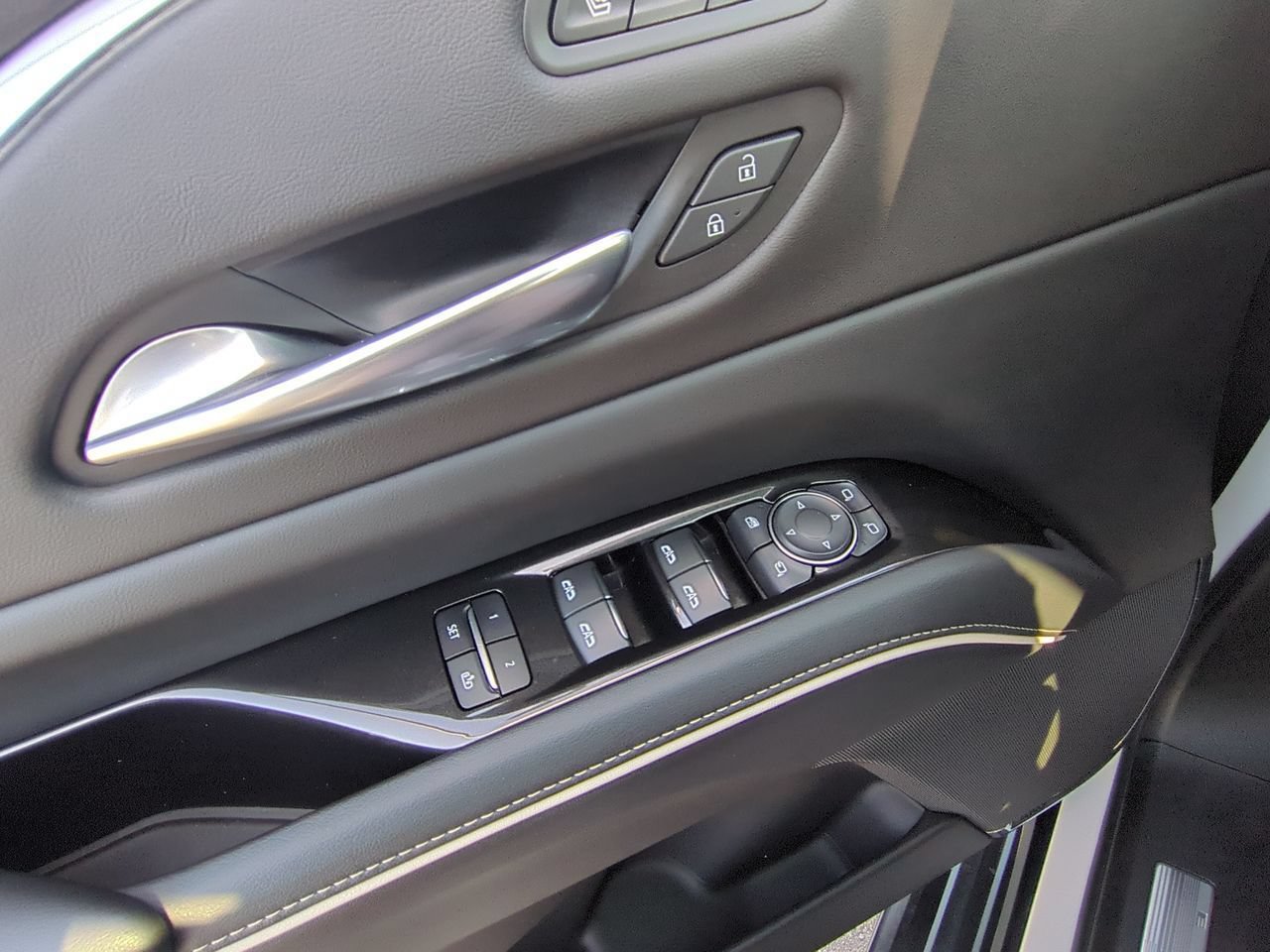 Used 2022 Cadillac Escalade Premium Luxury RWD image 24