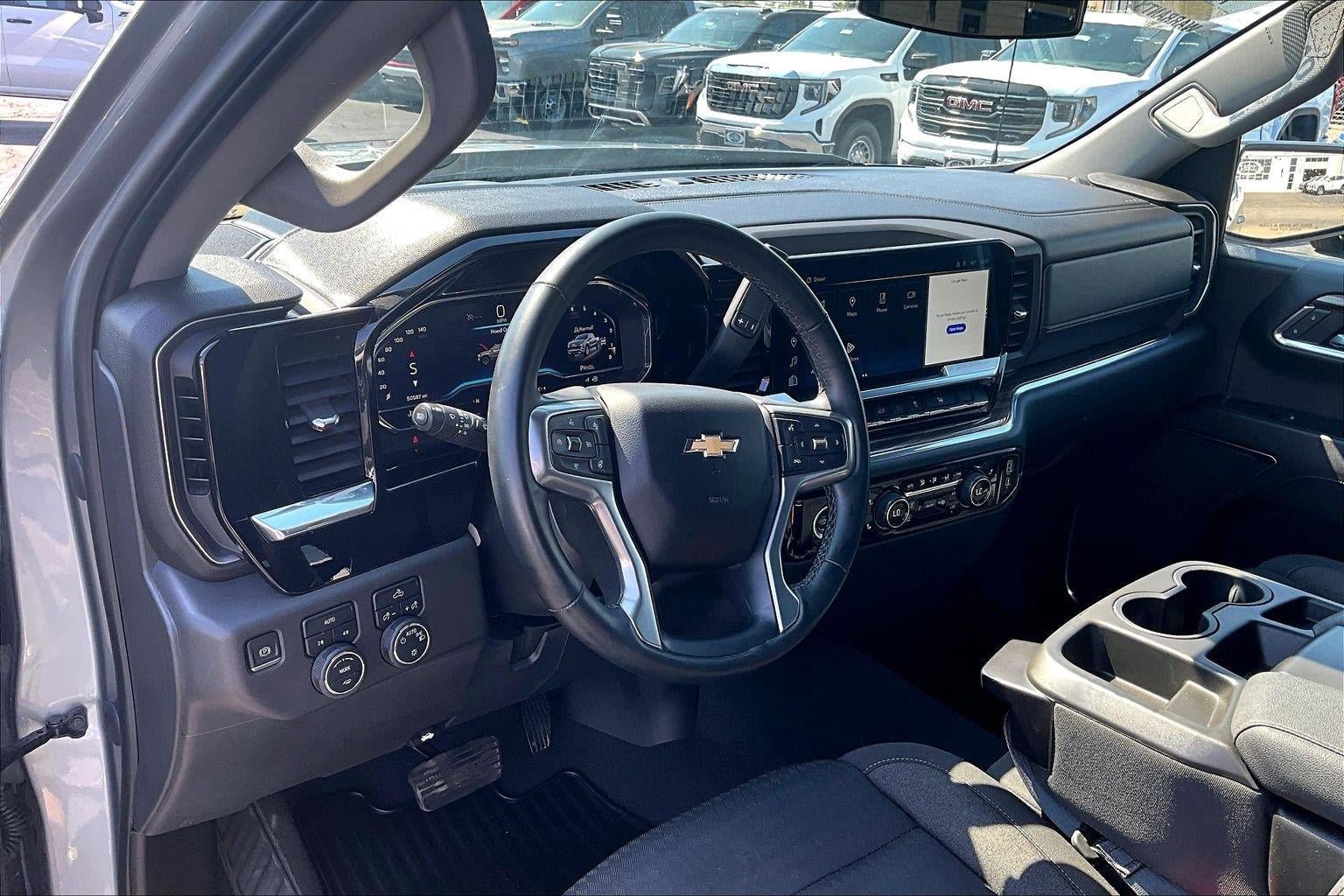 Used 2023 Chevrolet Silverado 1500 LT AWD/4WD image 15