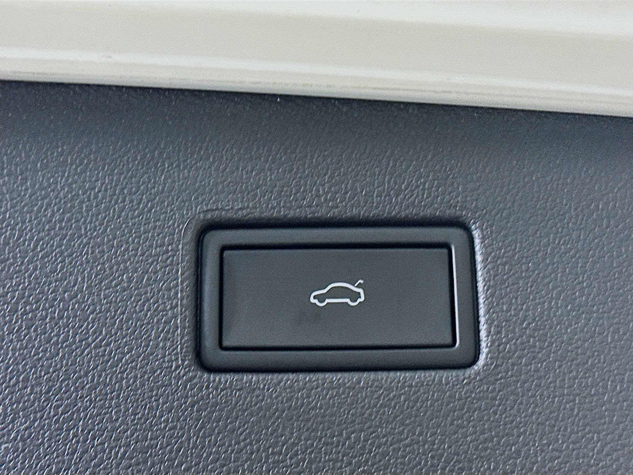 Used 2024 Volkswagen Tiguan SE image 29