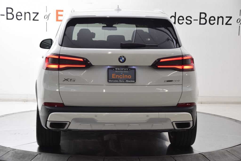 Used 2022 BMW X5 xDrive40i w/ Parking Assistance Package AWD/4WD image 5