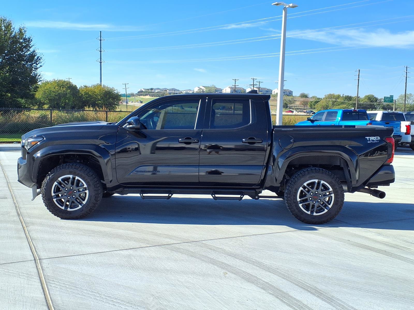 Used 2025 Toyota Tacoma TRD Sport AWD/4WD image 6