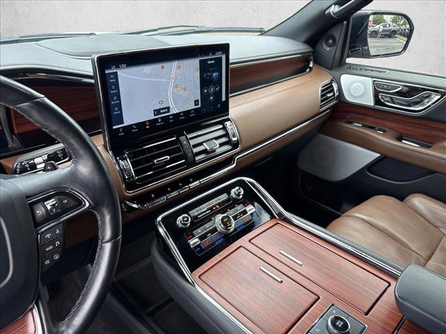 Used 2024 Lincoln Navigator Reserve AWD/4WD image 10