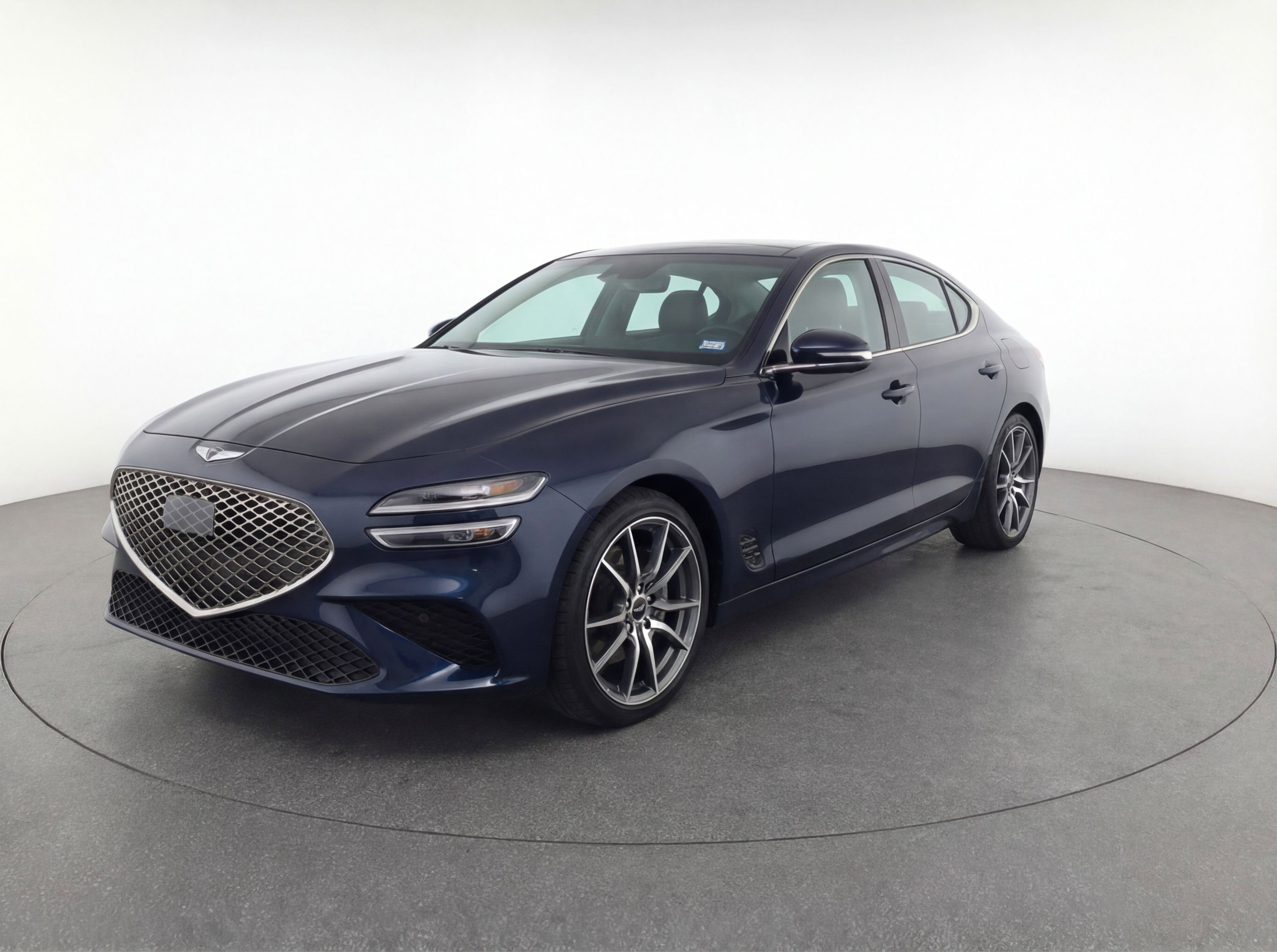 Used 2025 Genesis G70 2.5T image 3