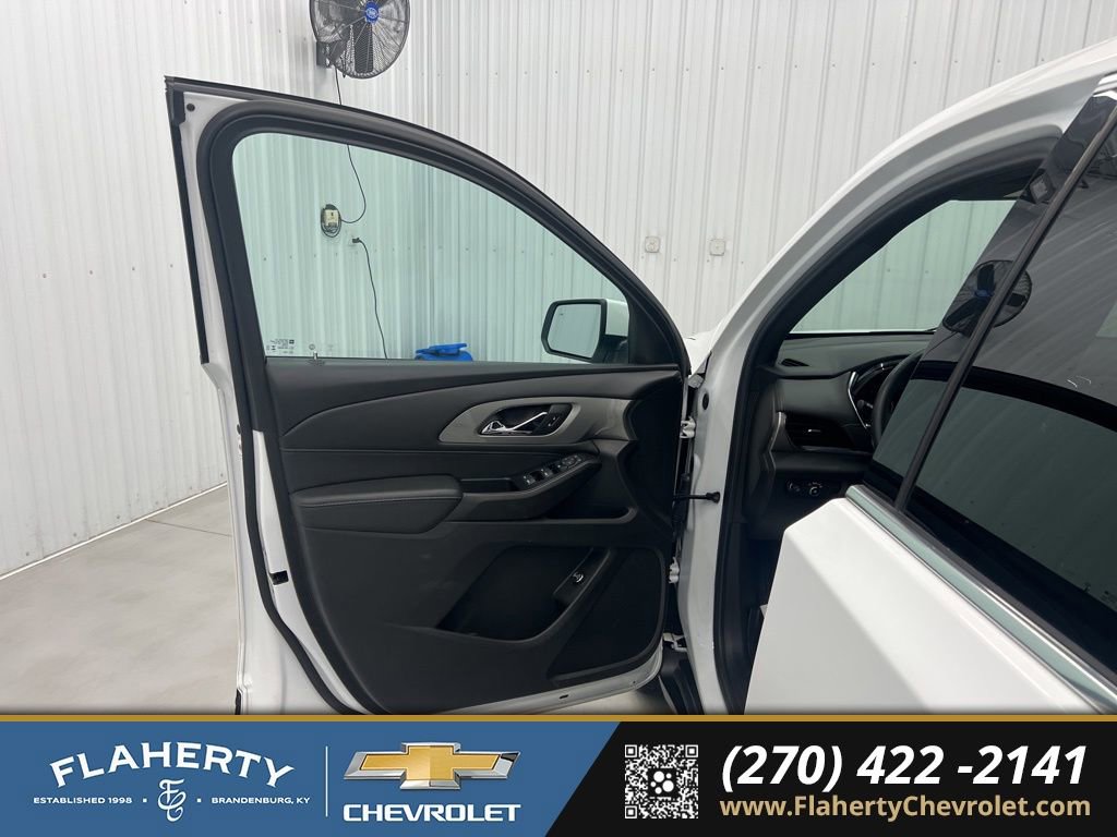 Used 2023 Chevrolet Traverse LT w/ LPO, Floor Liner Package image 8
