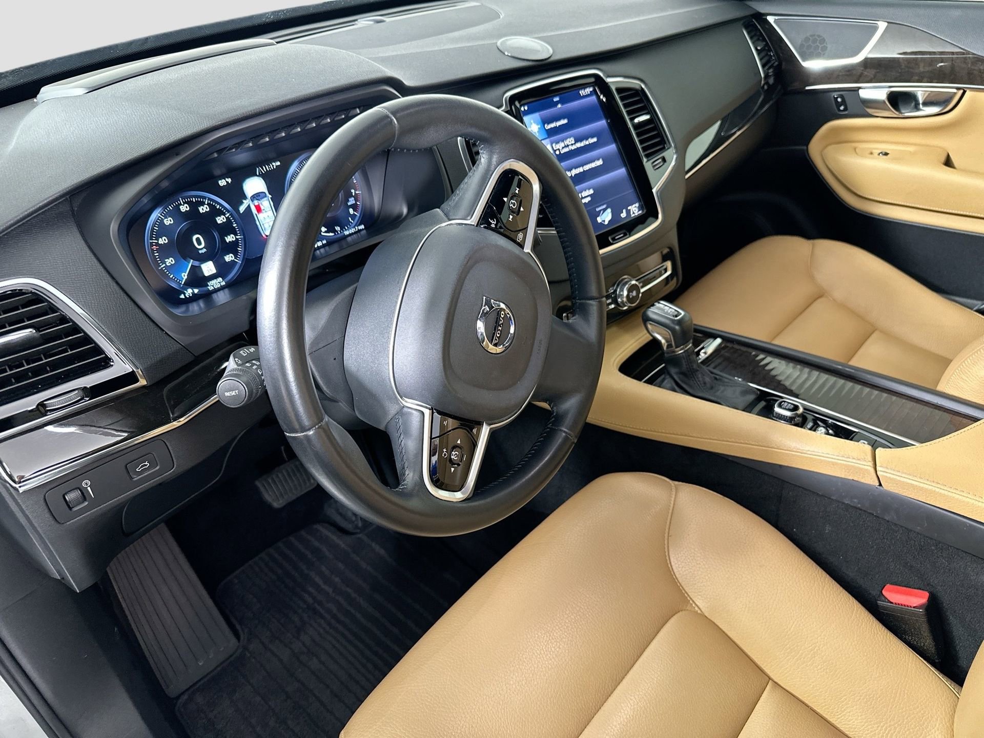 Used 2018 Volvo XC90 T6 Momentum w/ Convenience Package image 10