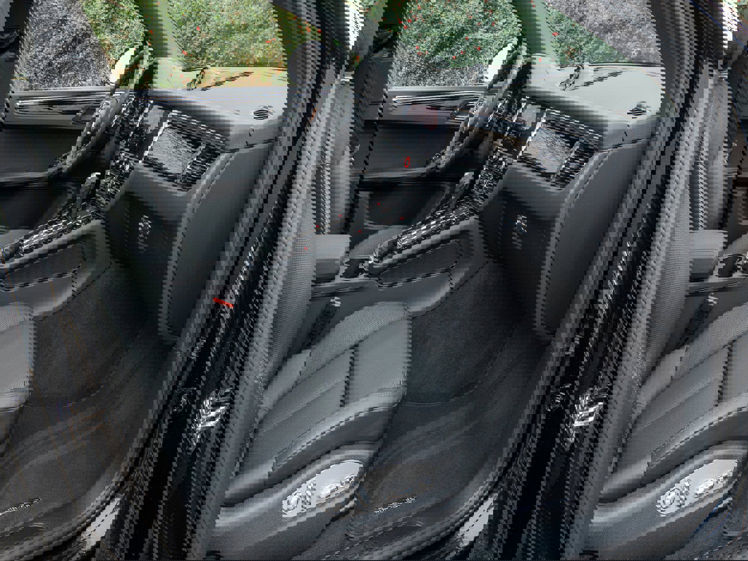 Certified 2025 Porsche Macan image 29