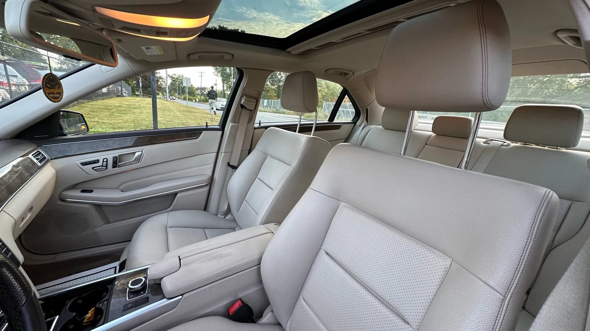 Used 2016 Mercedes-Benz E 350 4MATIC Sedan image 23