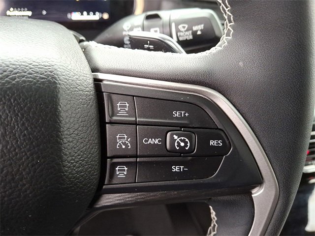 Used 2023 Jeep Grand Cherokee L Laredo image 23