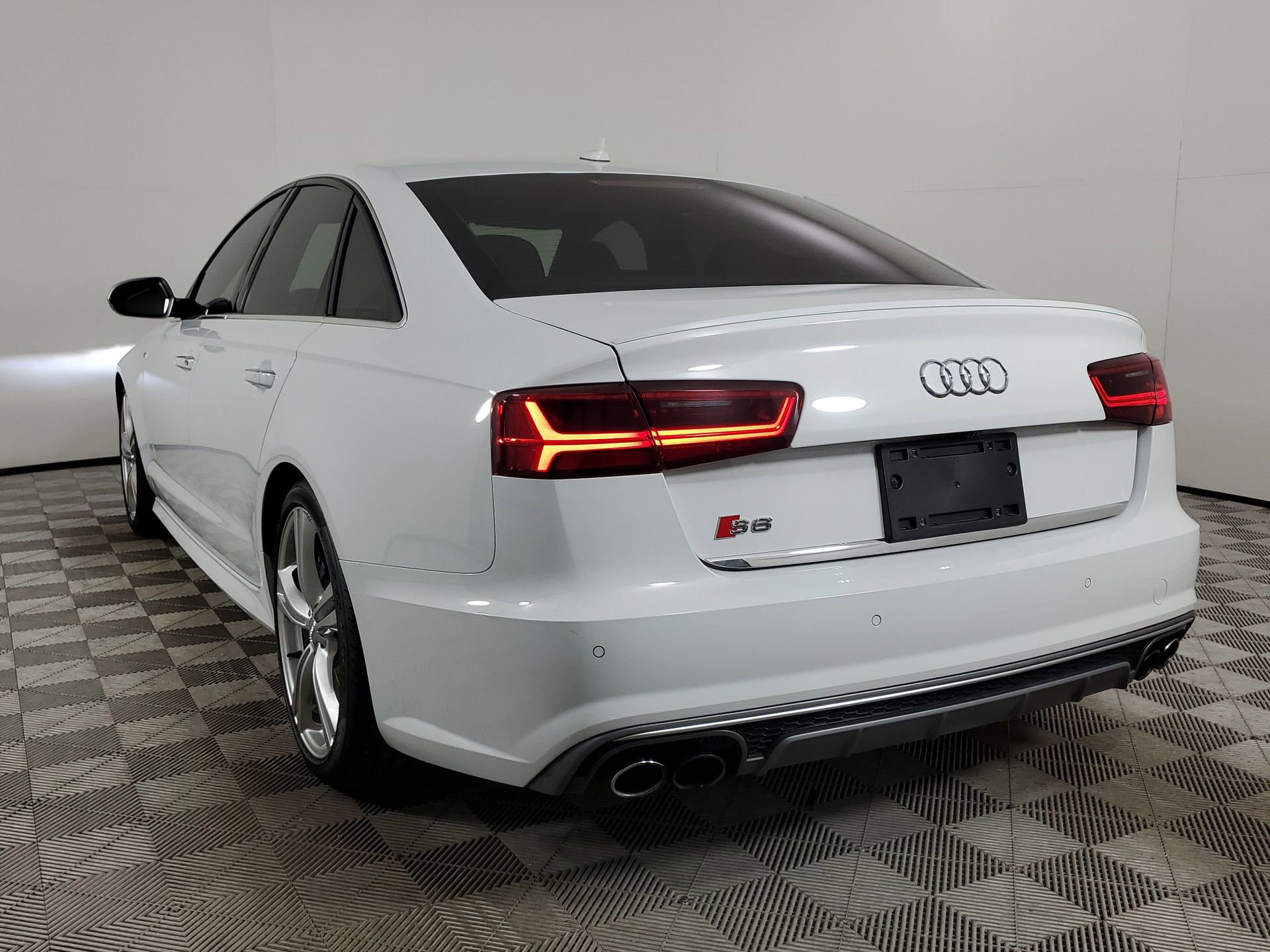 Used 2016 Audi S6 Prestige w/ Prestige Package image 8