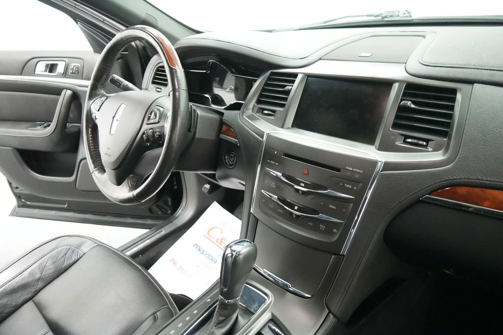 Used 2013 Lincoln MKS AWD image 28