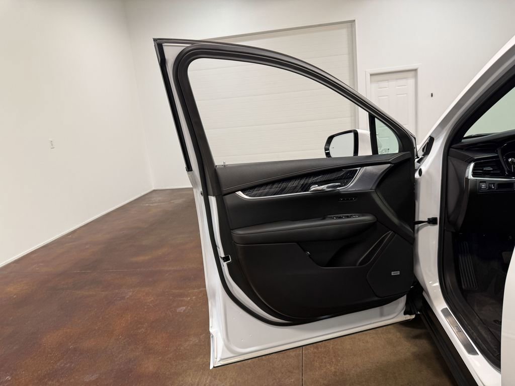 Used 2023 Cadillac XT6 Premium Luxury image 56