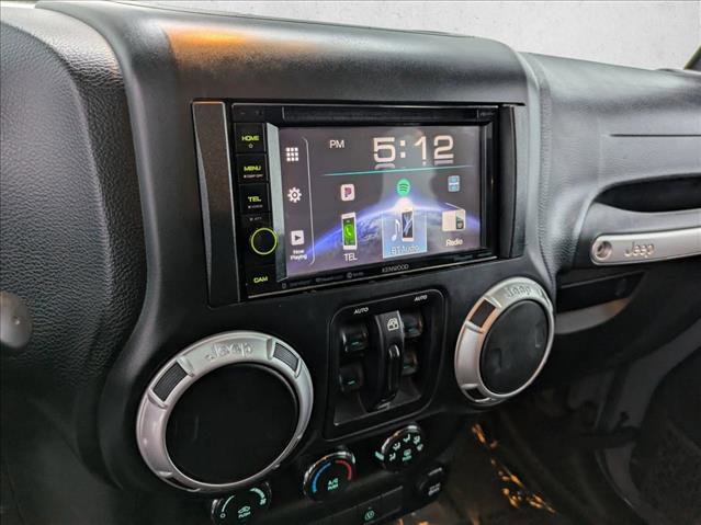 Used 2015 Jeep Wrangler Unlimited Rubicon image 12
