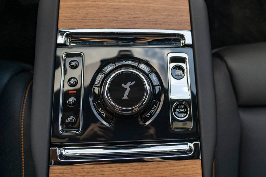 Used 2025 Rolls-Royce Cullinan AWD/4WD image 32
