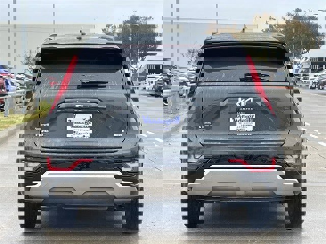 Used 2024 Kia Niro SX Touring image 5