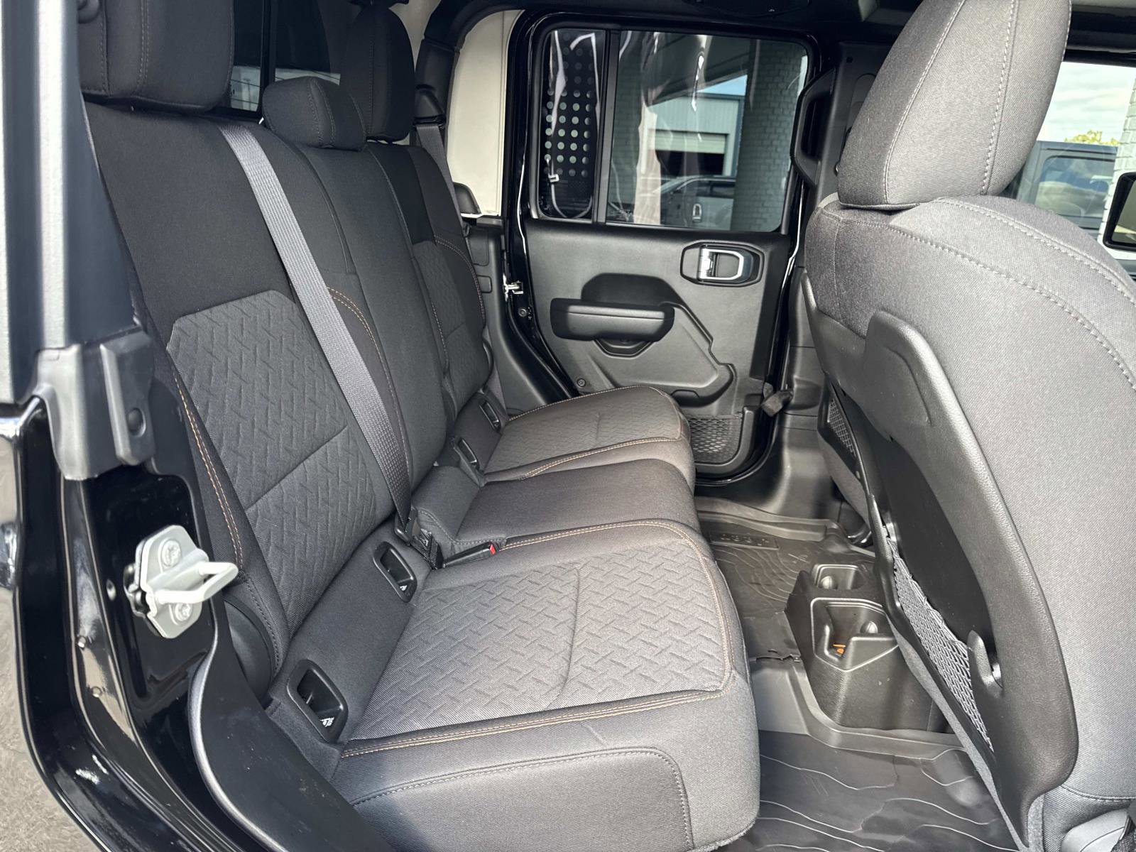 Used 2024 Jeep Gladiator Mojave w/ Convenience Group image 9