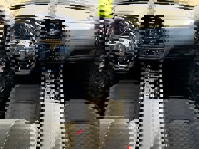 Used 2023 Nissan Pathfinder S image 16