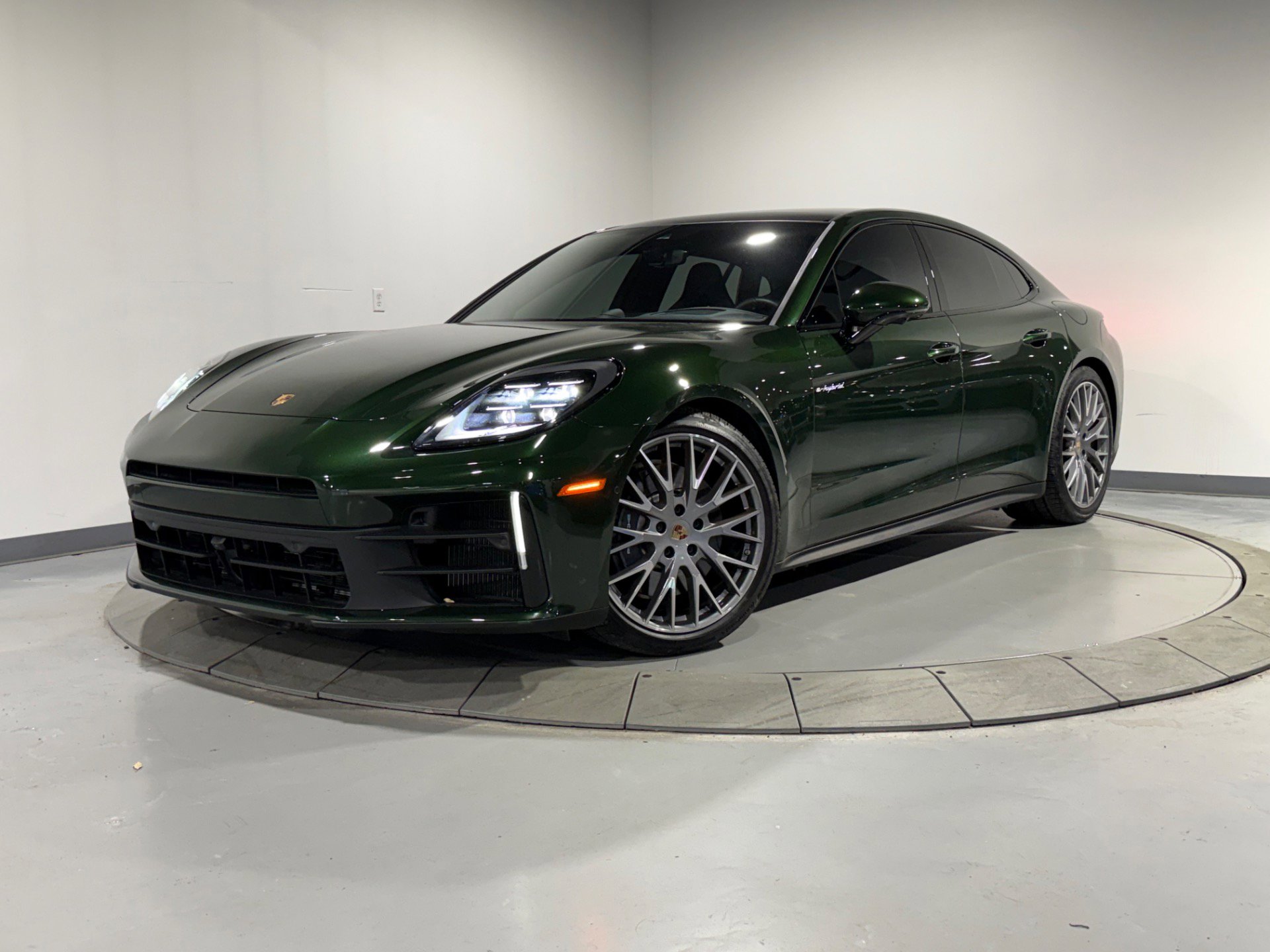 Used 2025 Porsche Panamera 4 image 1