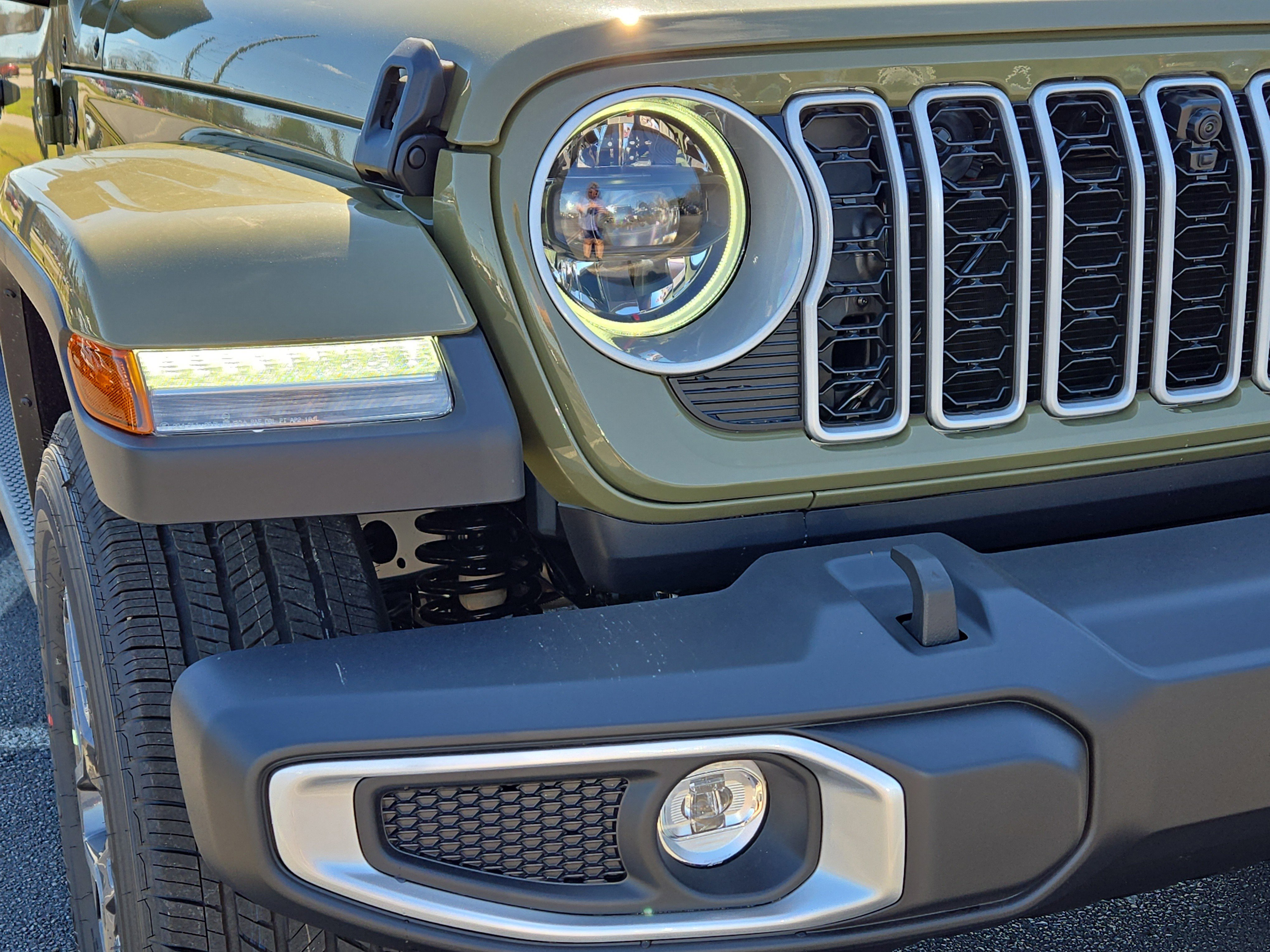 New 2026 Jeep Wrangler Unlimited Sahara AWD/4WD image 3