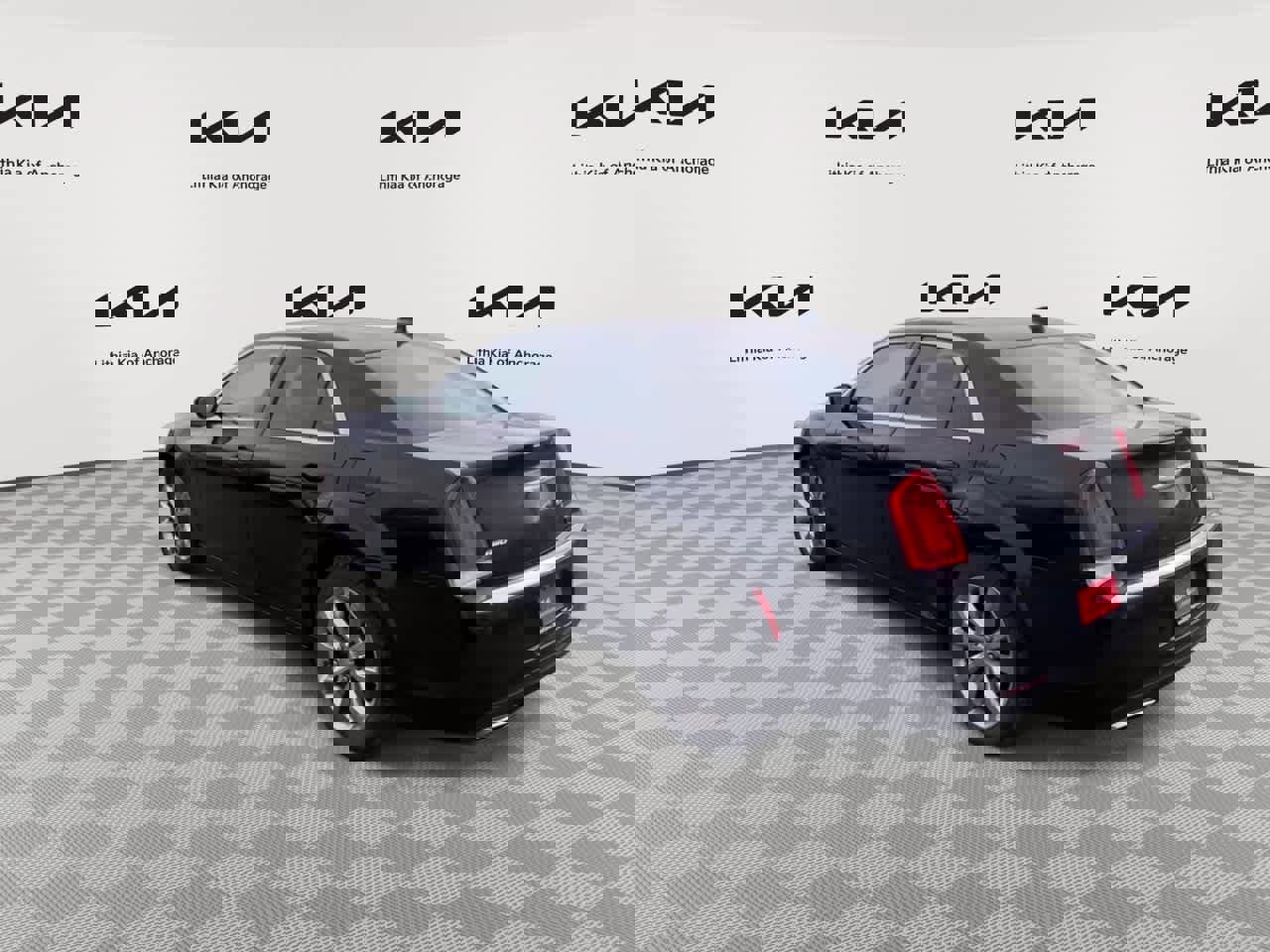 Used 2016 Chrysler 300 Limited w/ Driver Convenience Group image 7