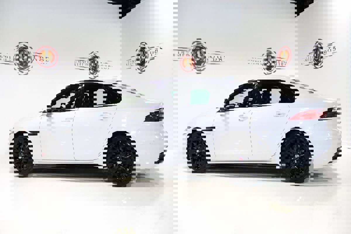 Used 2021 Jaguar XF R-Dynamic SE image 32