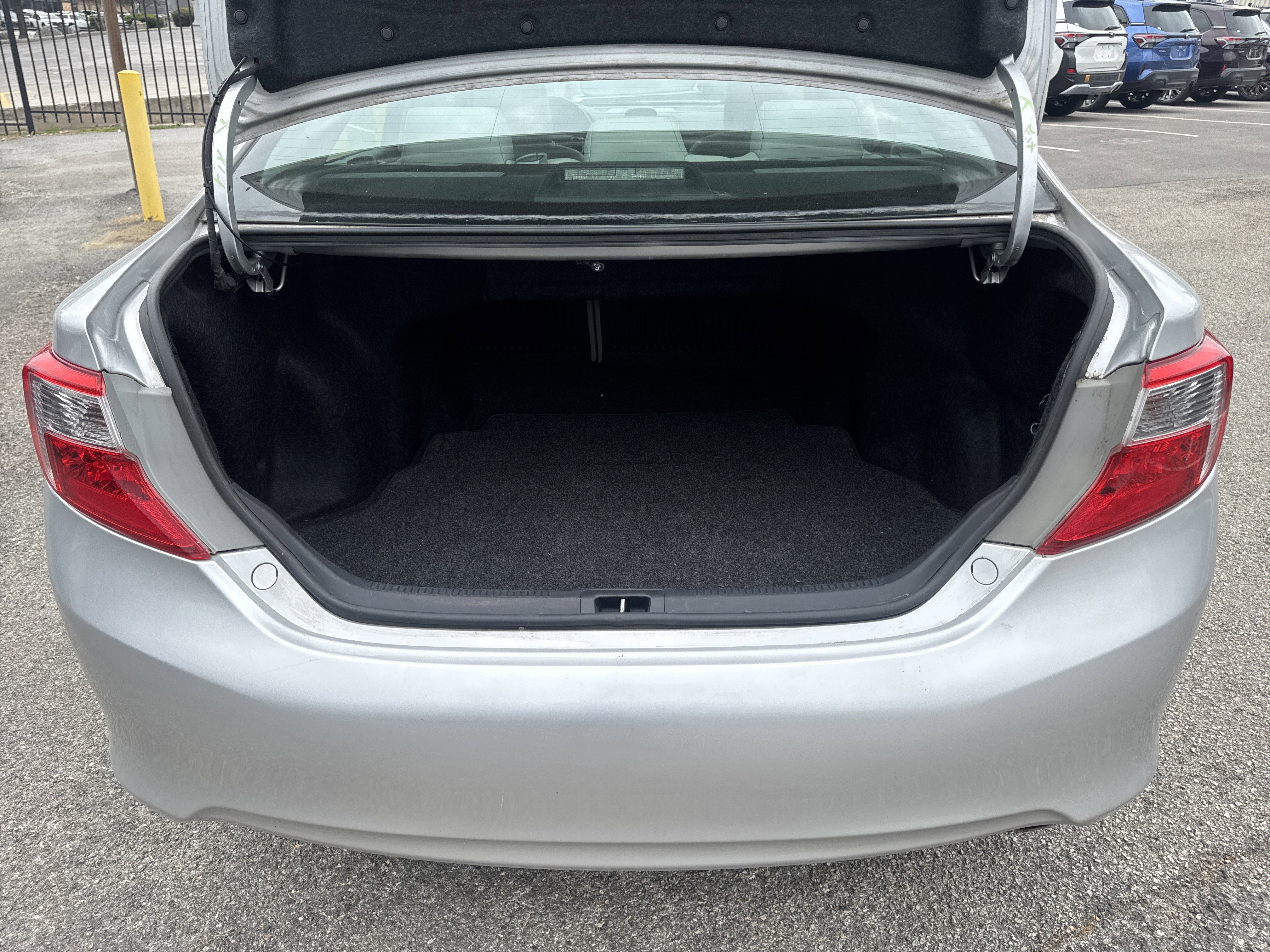 Used 2014 Toyota Camry XLE w/ Convenience Package image 28