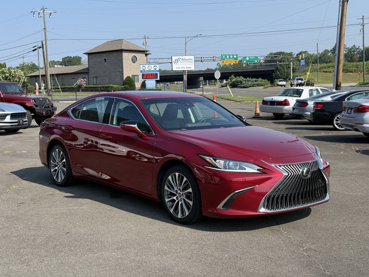 Used 2019 Lexus ES 350 w/ Premium Package FWD image 2