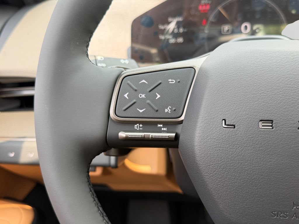 New 2026 Lexus ES 500e AWD/4WD image 18