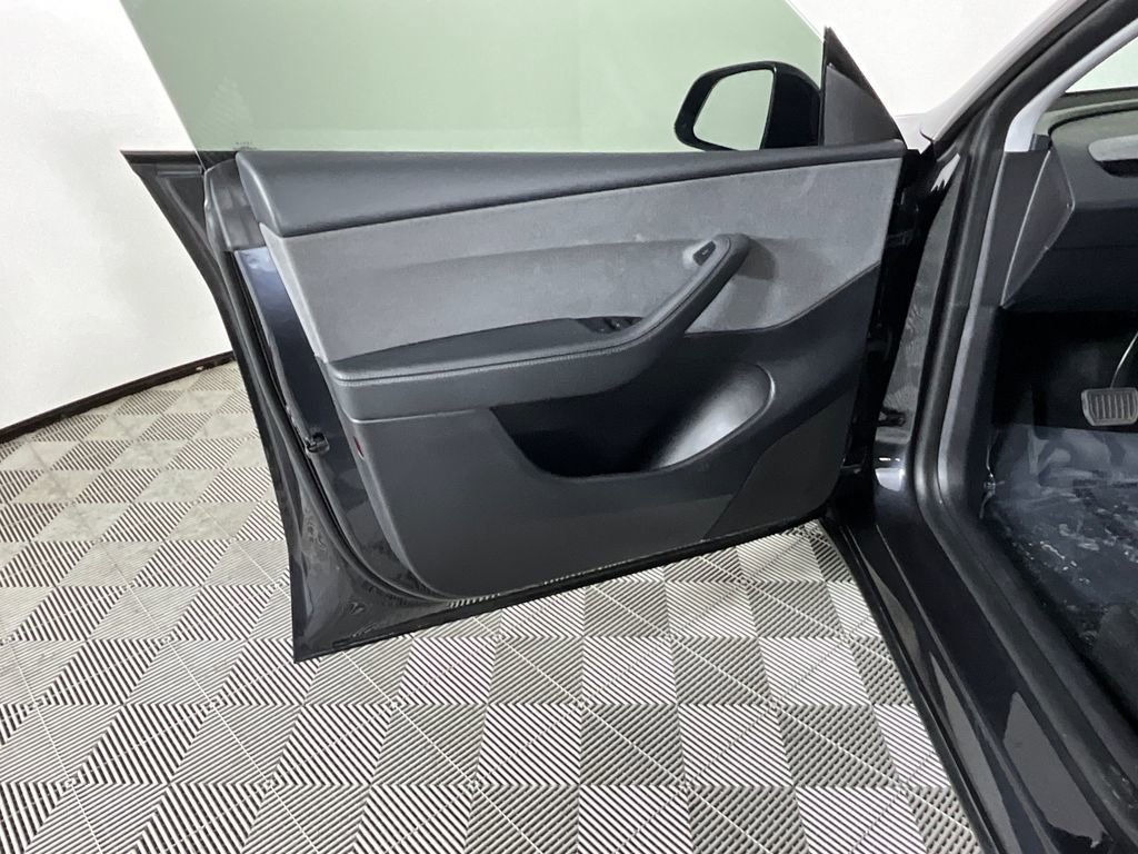 Used 2026 Tesla Model Y Long Range RWD image 17