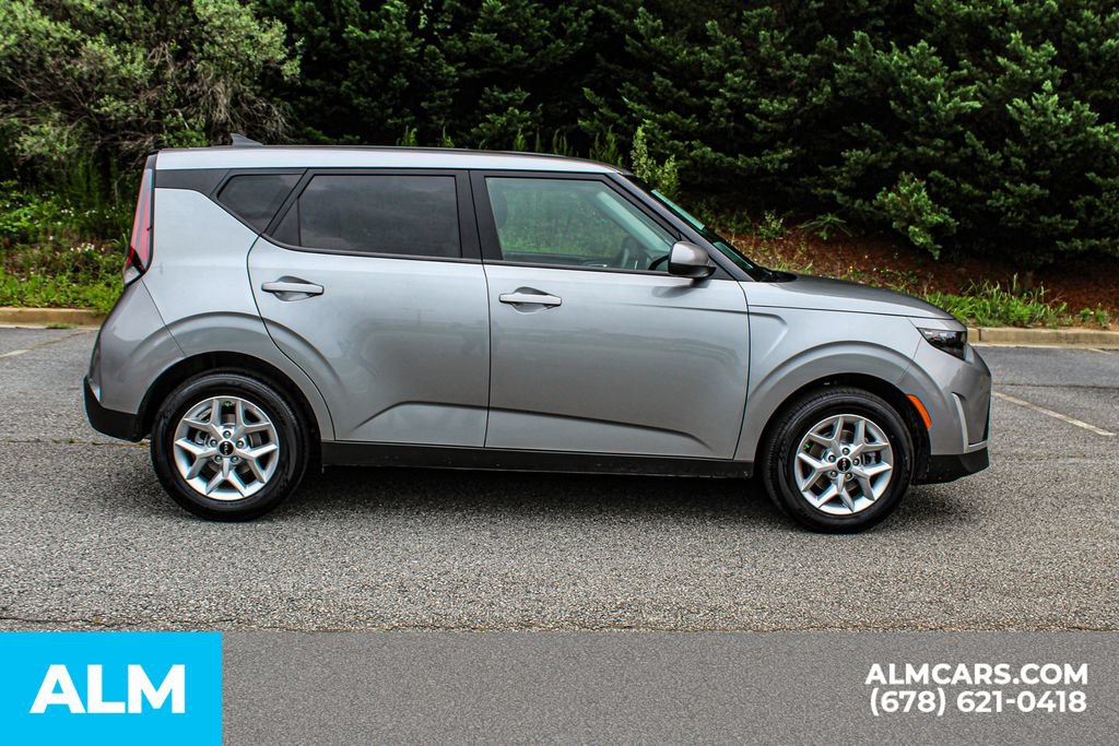 Used 2025 Kia Soul LX w/ LX Technology Package FWD image 9