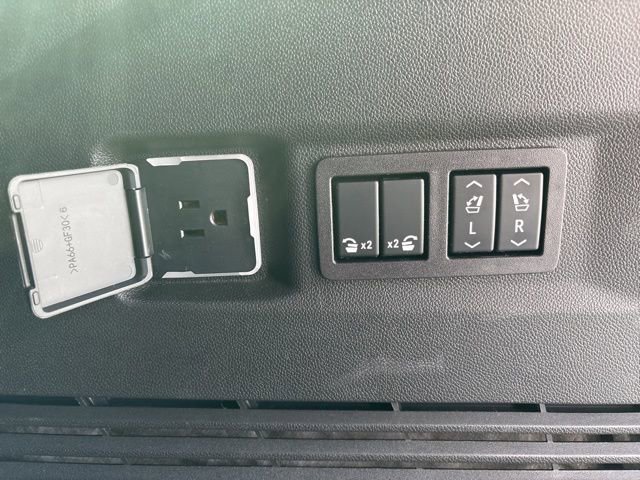 Used 2024 Chevrolet Tahoe High Country image 30