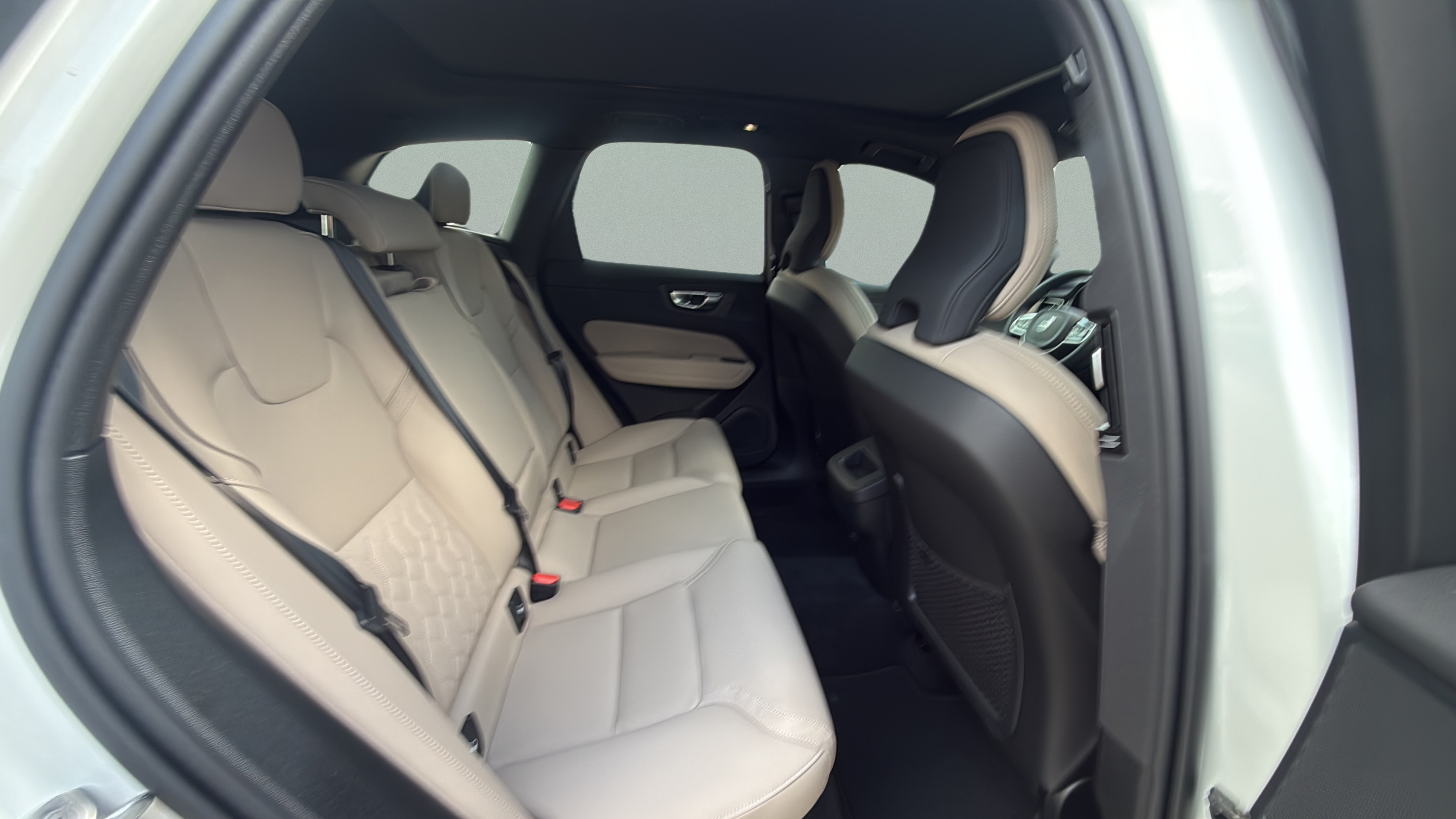 Used 2026 Volvo XC60 B5 Plus w/ Protection Package Premier AWD/4WD image 28