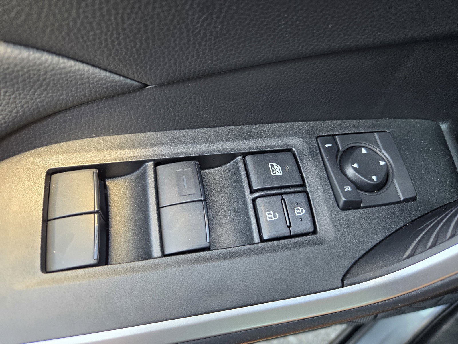 Used 2024 Toyota RAV4 LE AWD/4WD image 24