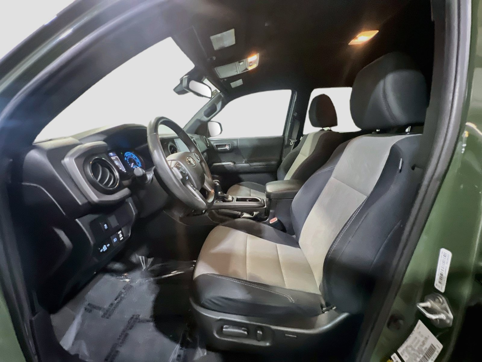 Used 2021 Toyota Tacoma TRD Sport w/ Technology Package RWD image 14
