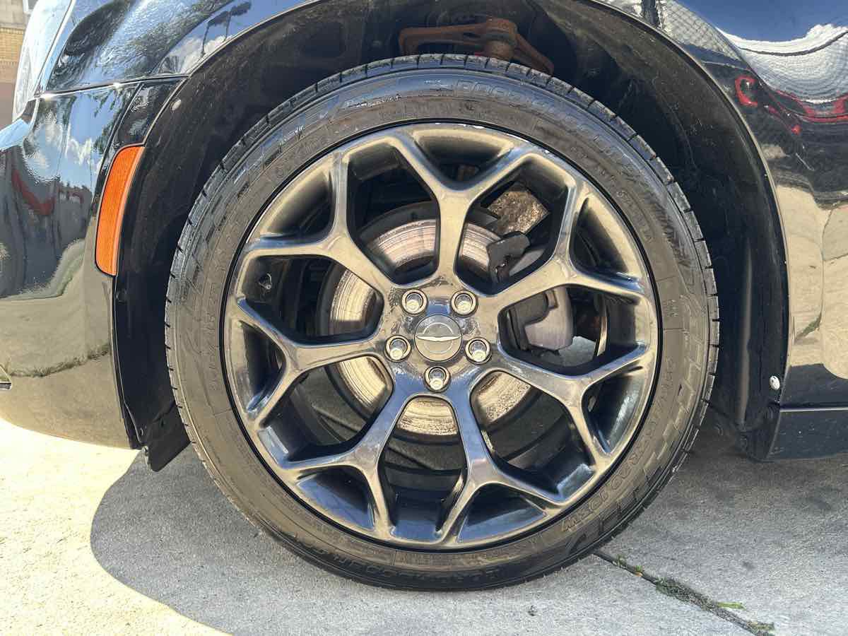 Used 2019 Chrysler 300 Touring w/ Sport Appearance Package RWD image 9