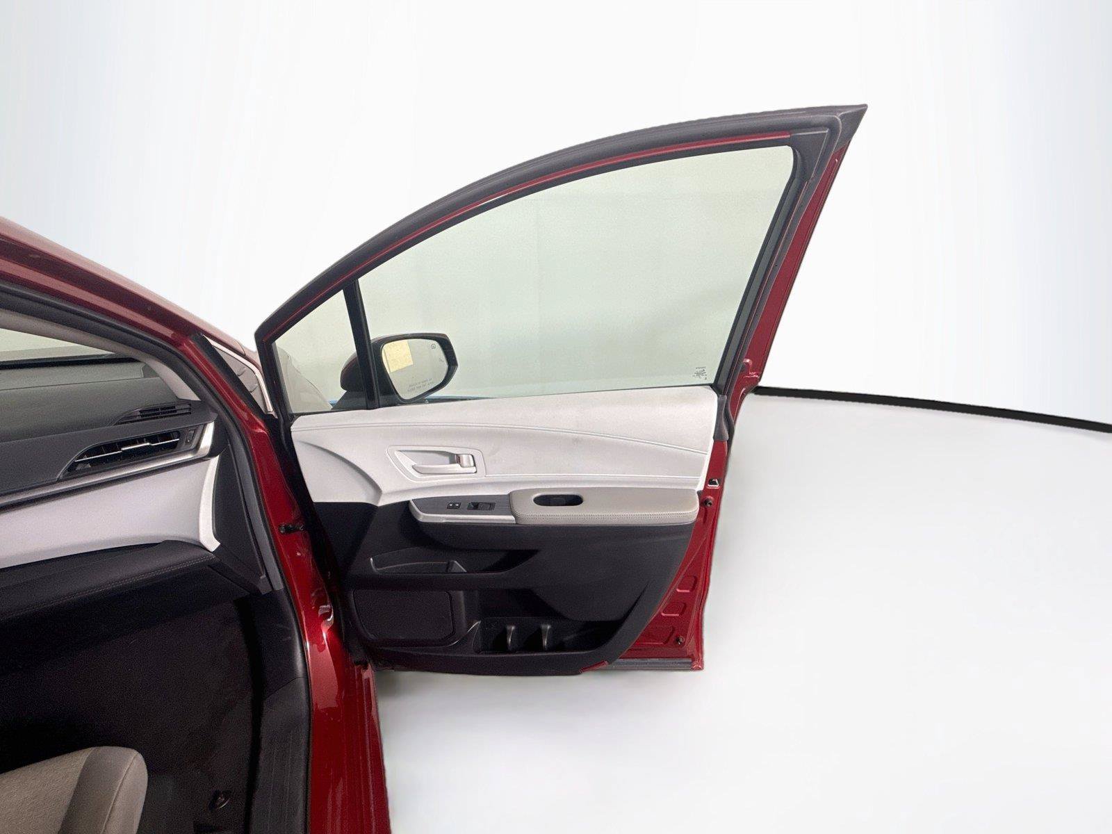 Used 2025 Toyota Sienna LE FWD image 16