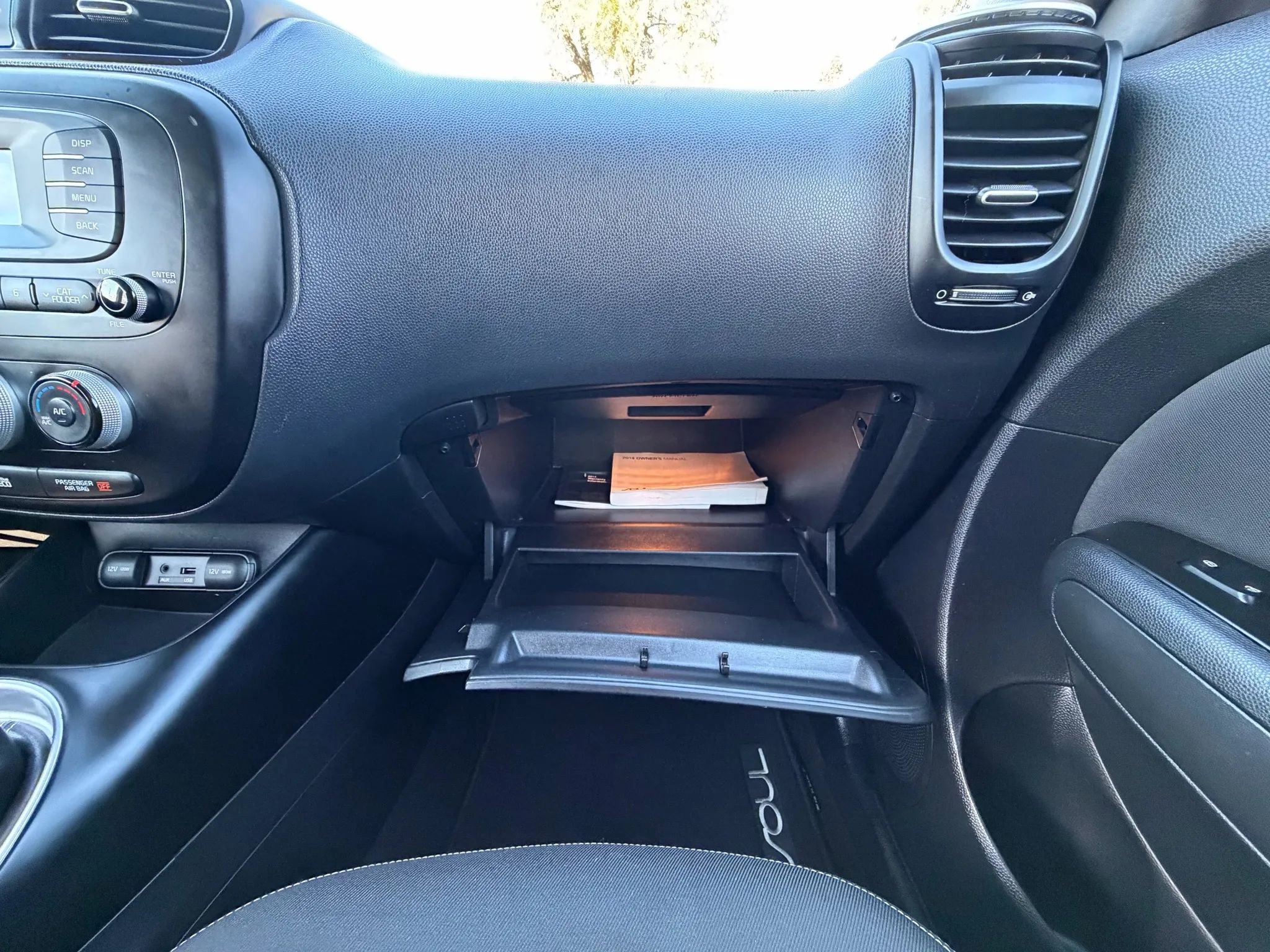 Used 2014 Kia Soul + image 38