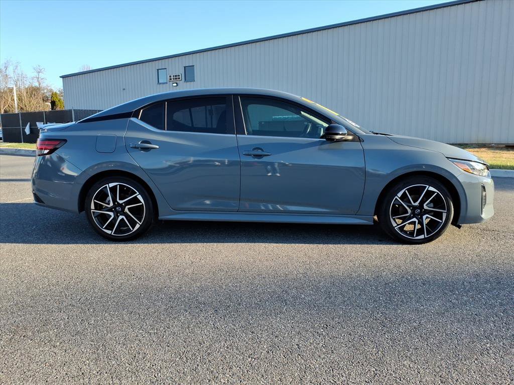Used 2024 Nissan Sentra SR w/ SR Premium Package image 3