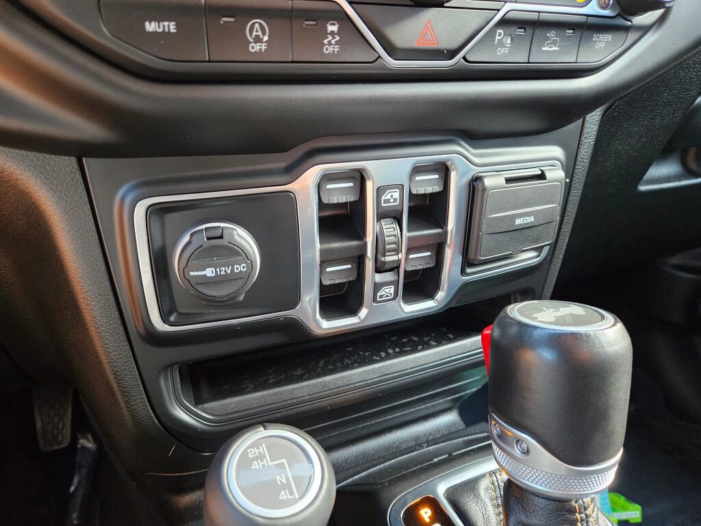 Used 2022 Jeep Wrangler Unlimited Sahara image 28